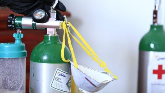 L&rsquo;appello di Federfarma: 'Mancan bombole d'ossigeno. Riportate i vuoti', rischio sciacalli