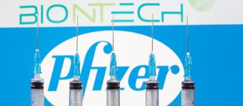 Las vacuna de Pfizer no es tan segura, afirma un inmun&oacute;logo