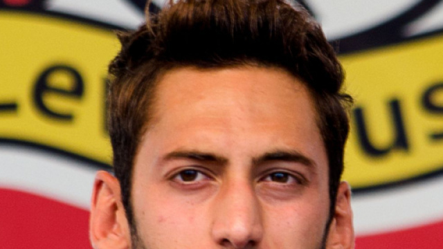 Hakan Calhanoglu potrebbe trasferirsi alla Juventus.