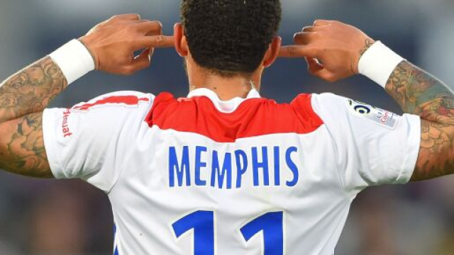 La Juventus sonda il terreno per Depay insieme a Barcellona e Roma.