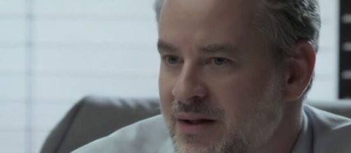 Eug&ecirc;nio recebe serm&atilde;o em "A For&ccedil;a do Querer". (Reprodu&ccedil;&atilde;o/TV Globo)