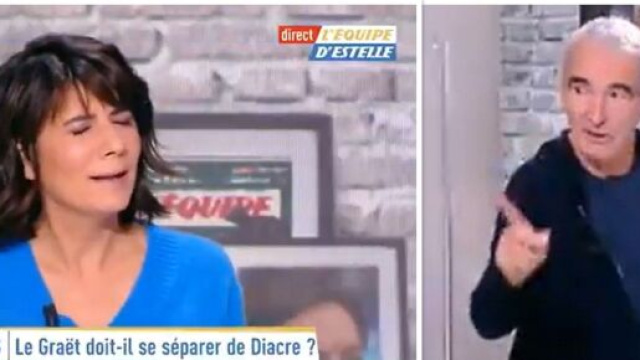 Raymond Domenech insulte les bleues de 'connes', Estelle Denis choqu&eacute;e. Source: Montage Photo