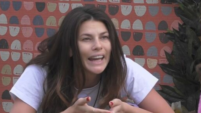 Gf Vip, Dayane contro Selvaggia e Giulia: 'Buttate il cibo'.