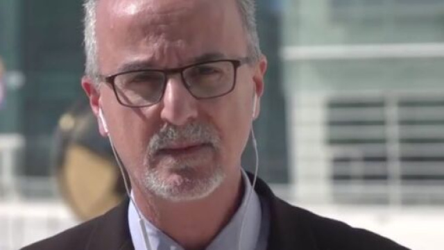 Covid-19, Pierluigi Lopalco: 'Limitare i contatti sociali, no a feste e apertivi'.