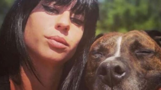 Elisa Pilarski et son chien Curtis - capture d&rsquo;&eacute;cran Facebook
