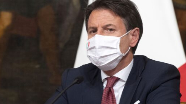 Nuovo DPCM, Conte: 'Restrizioni diverse tra regioni. Coprifuoco in tutta Italia'.