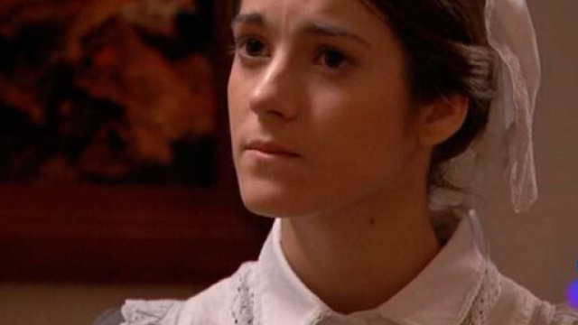 Una vita, trame Spagna: Casilda si avvicina a un venditore simile a Martin.