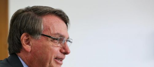 Bolsonaro cita a Fran&ccedil;a como sendo respons&aacute;vel pela sa&iacute;da de madeira ilegal do Brasil. (Arquivo Blasting News)