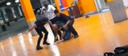 Homem negro &eacute; espancado e morto por seguran&ccedil;a e PM em Carrefour do RS. (Arquivo Blasting News)