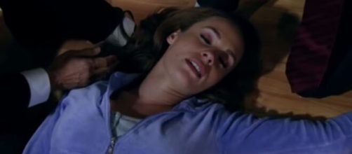 Roberta desmaia ao descobrir que Josefina matou Rafael. (Televisa)