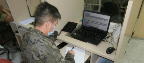 Un militar, cabo rastreador, remueve cielo y tierra para alertar a un sordomudo que est&aacute; afectado por coronavirus