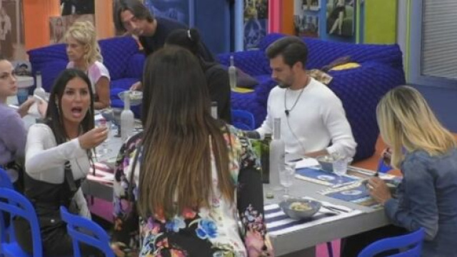 GF Vip, Dayane e Selvaggia sparlano di Elisabetta.