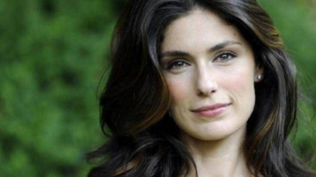 Anna Valle interpreta Silvia Caruana in 'Vite in Fuga'.