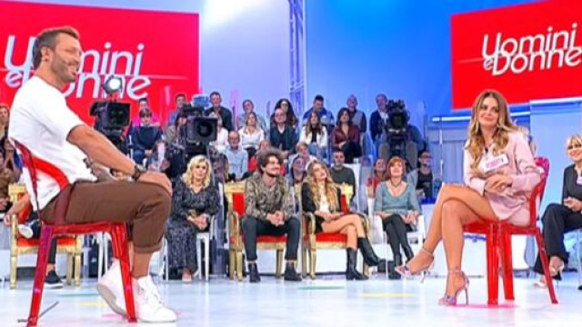 Uomini e Donne, registrazione 21 novembre: Roberta Di Padua ha accettato di rivedere Michele Dentice.