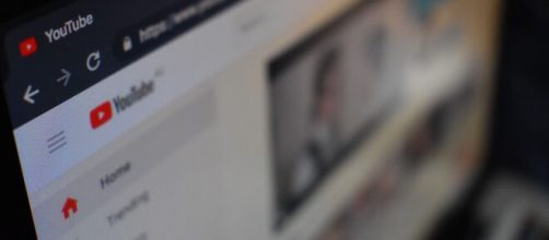 Aprender ingl&ecirc;s atrav&eacute;s do YouTube tornou-se algo comum. (Arquivo Blasting News)