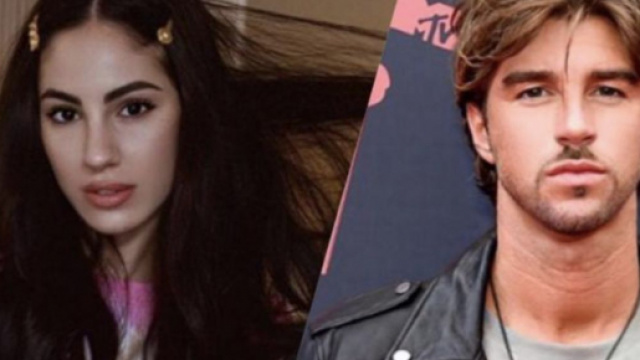 Giulia De Lellis corteggiata con 55 rose, Andrea Damante in dolce compagnia sul divano.