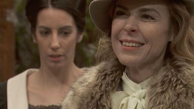 Il segreto, trame Spagna: donna Begona riabbraccia le figlie Marta, Rosa e Carolina.