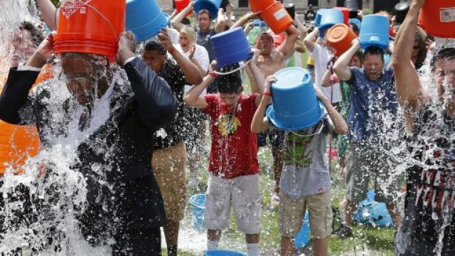 Secchio di acqua gelata contro la Sla.