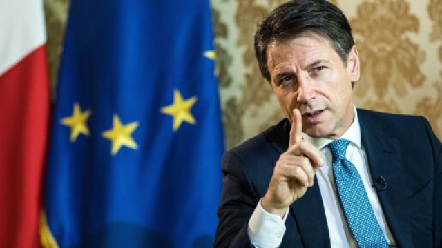 Dpcm sul Natale, Conte: 'Dobbiamo contenere tombolate, festini e veglioni'.