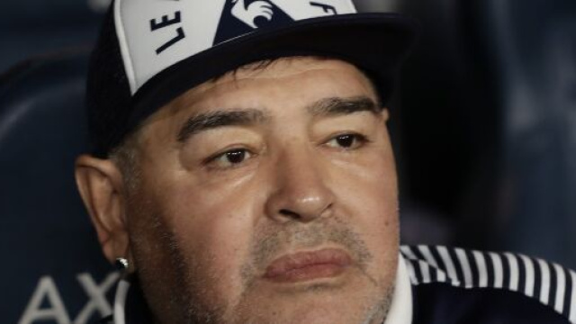 Diego Armando Maradona ricoverato in ospedale dopo un crollo emotivo - fanpage.it