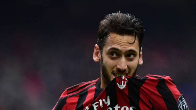 Hakan Calhanoglu, centrocampista del Milan.