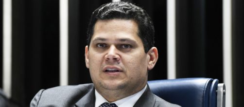 Alcolumbre foi um dos que fizeram homenagem para Maradona. (Arquivo Blasting News)