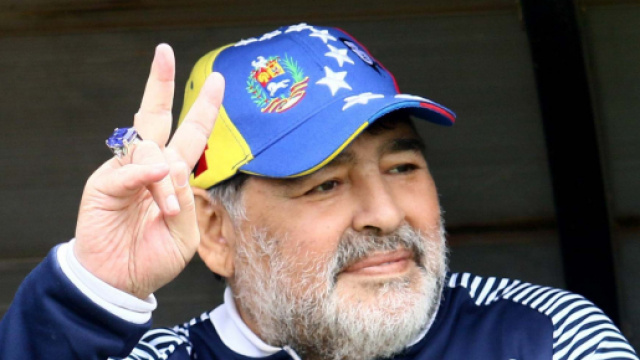 Maradona: il medico legale accusa la mancanza di un medico adeguato affianco al suo paziente