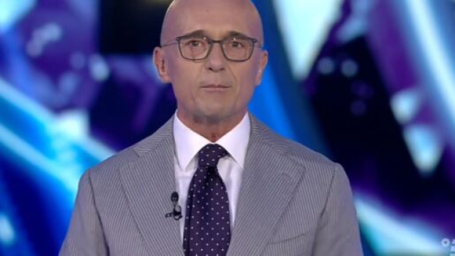 Alfonso Signorini conduttore del Grande Fratello Vip.