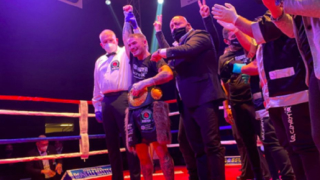 Michael Magnesi nuovo campione del mondo Ibo dei pesi superpiuma.