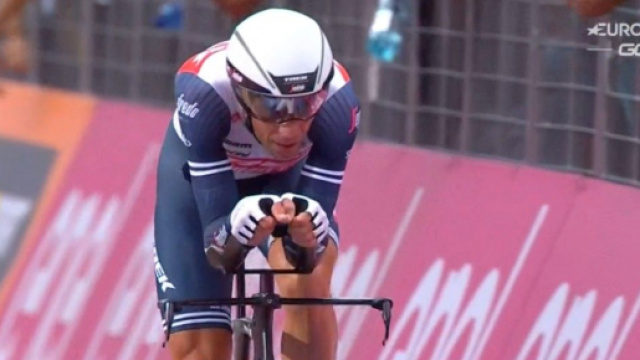 Vincenzo Nibali impegnato al Giro d'Italia.