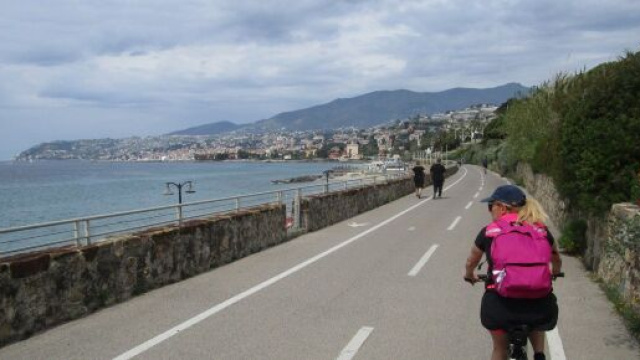 Multe per i ciclisti sulla ciclabile Sanremo-Arma di Taggia.