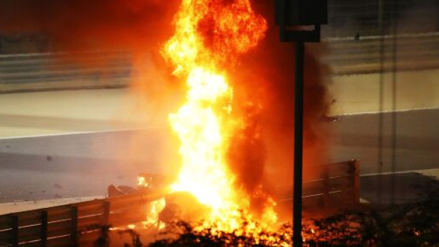 F1, Grosjean vivo per miracolo, la macchina sbatte e prende fuoco.