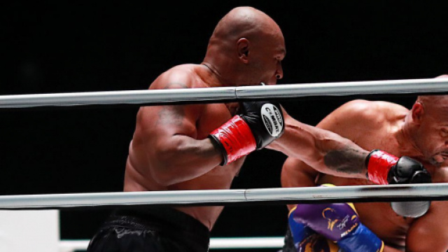 Mike Tyson vs Roy Jones jr, grande spettacolo a Los Angeles.