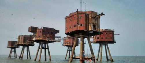 Maunsell Forts - https://commons.wikimedia.org/wiki/File:The_Thames_Forts.jpg