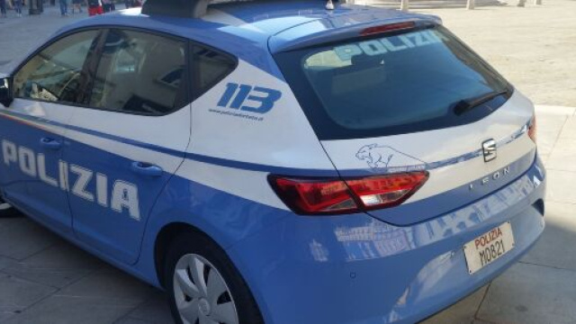 Brindisi, bomba carta esplode in viale Aldo Moro: indagini in corso.