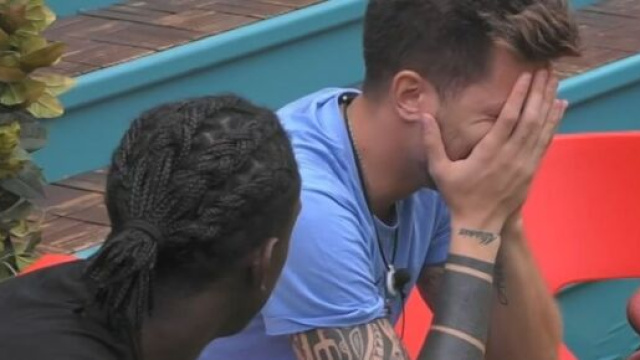 GF Vip, Alfonso Signorini prende provvedimenti contro Andrea Zelletta.