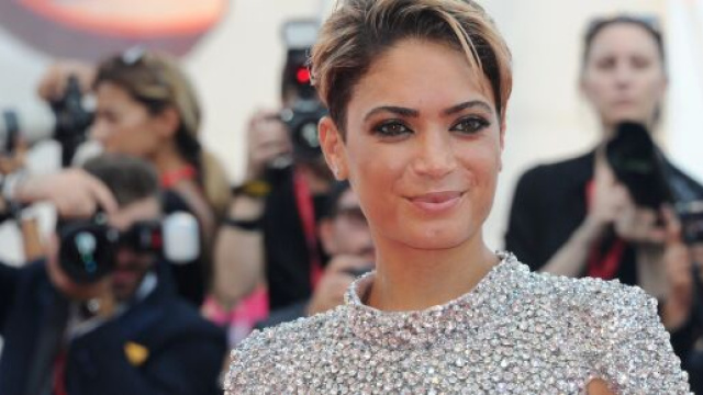 Taglio capelli corti e acconciature per l'autunno 2020: la piega mossa e le trecce