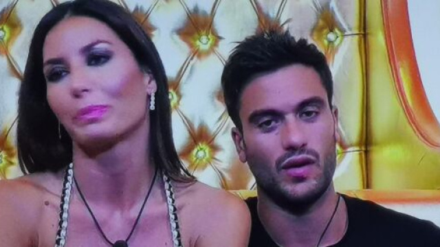 Grande Fratello Vip, Elisabetta ironizza sulle forme di Pretelli: 'Pierpaolo batte tutti'.