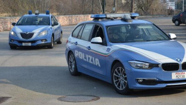 Due volanti della polizia. Immagine d'archivio.