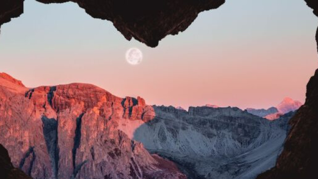 L'Oroscopo di domani, 5 novembre: sintonia di coppia per Ariete, stanchezza per Toro.