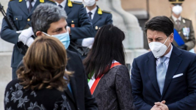 Virginia Raggi discute con Conte prima di scoprire sua positivit&agrave; al coronavirus.