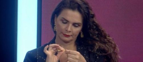 Luiza Ambiel e Solange Gomes trocam farpas e rompem amizade. (Reprodu&ccedil;&atilde;o/Record TV)