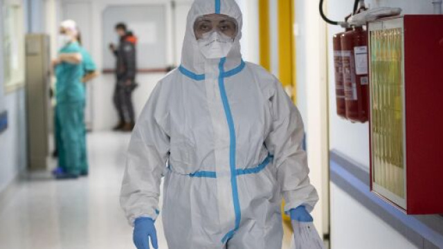 Coronavirus, oggi 37.809 nuovi contagi in Italia e 446 decessi.