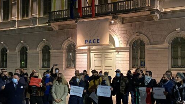 Covid Lombardia: proteste contro la zona rossa, in 300 sotto la casa del sindaco Gori