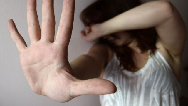 Abusi su una donna appena maggiorenne: arrestato Alberto Genovese.