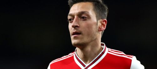 Arsenal v&ecirc; situa&ccedil;&atilde;o delicada com Ozil. (Arquivo Blasting News)