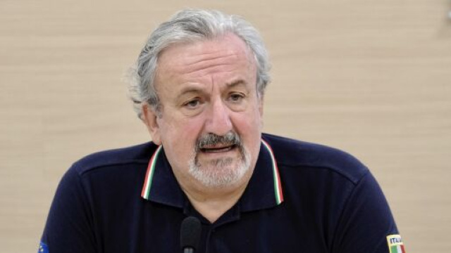 Covid-19, Michele Emiliano: 'Evitate di mandare i bambini a scuola'.