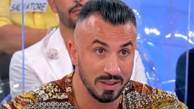 L'ex U&D Nicola Mazzitelli interviene sulla presunta tresca con Valentina: 'prima di sparare ca***te chiedete'.