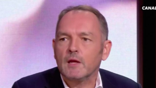 St&eacute;phane Guy mis &agrave; pied par Canal+ apr&egrave;s son soutien &agrave; S&eacute;bastien Thoen. &copy;Canal+ Capture