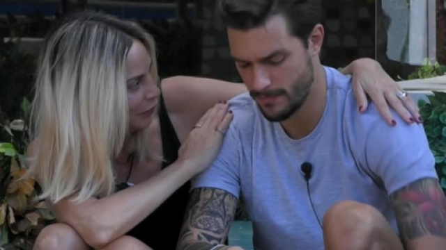 GF Vip, Stefania abbraccia Zelletta e il marito commenta: 'Cornuto e pure single ormai'.